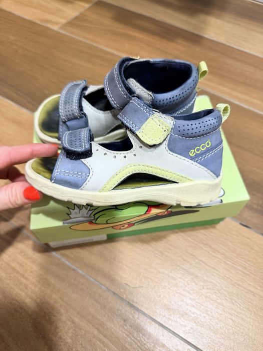 Дитячі шкіряні босоніжки Ecco 25 р