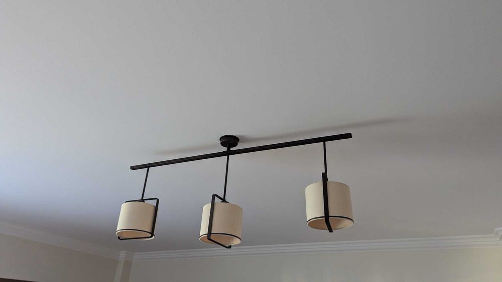Sofá + Cortinado + Candeeiro de teto