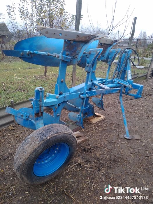 Двох корпусний переворотний плуг