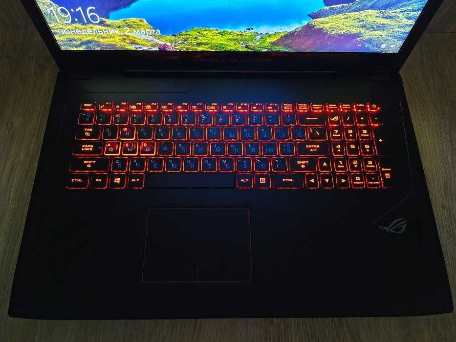 Игровой ноутбук ASUS ROG Strix 17.3 i7 16GB SSD 256GB +500B GTX 1080