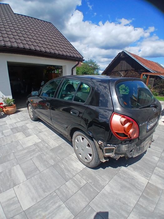 Nissan Almera