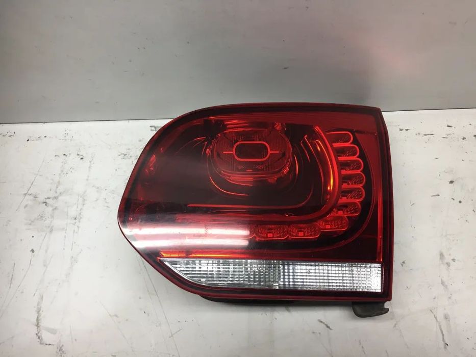 VW GOLF VI 12R LAMPA PRAWA TYŁ LED W KLAPĘ
