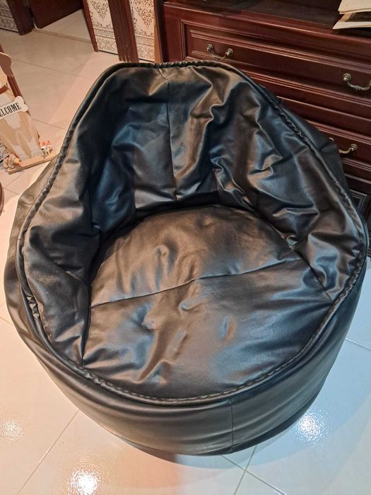 Puff de espuma preto