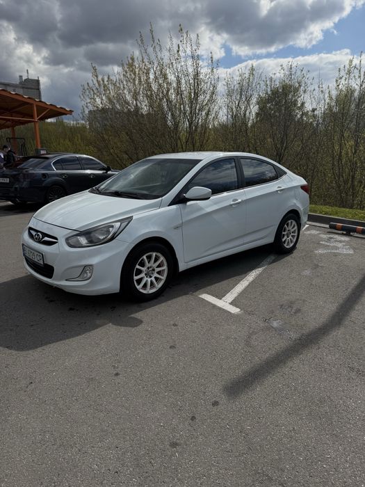 Hyundai accent 2012