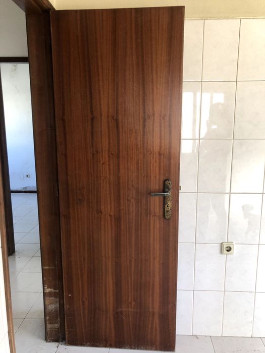 Conjunto de portas de madeira para interior