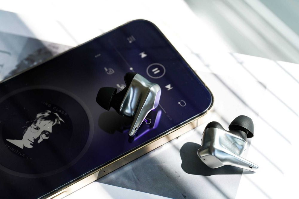 Нові бездротові аудіофільські TWS навушники з ЦАП R2R Himalaya HiFiMAN Svanar Wireless LE
