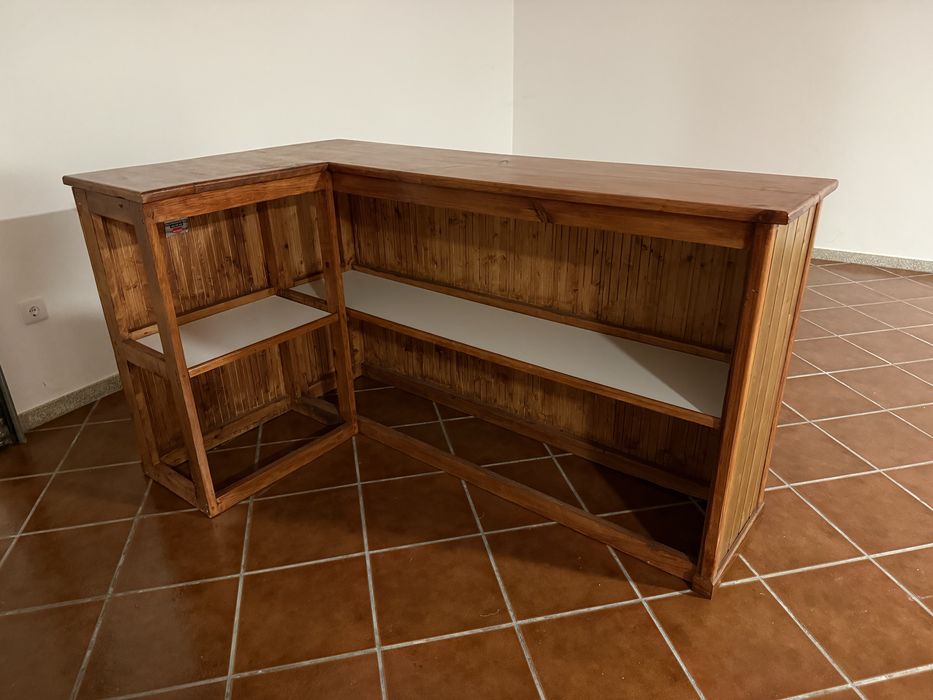 Vendo balcao de recepcao em madeira