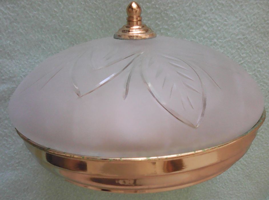 Ceiling-mounted light fixture424934648536770561