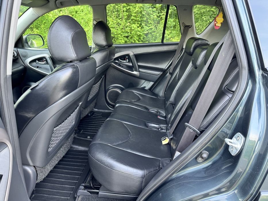 Продам власне авто toyota rav 4