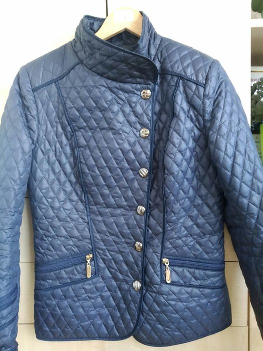 Продаю женскую куртку