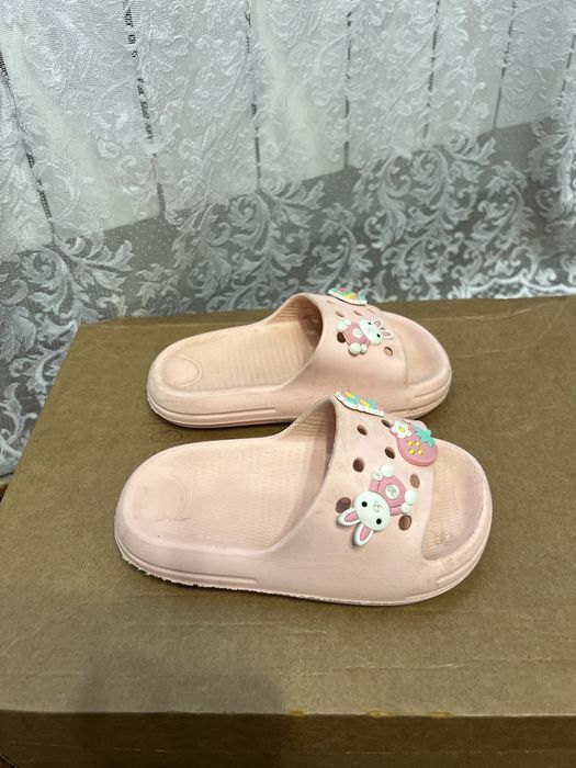Дитячі тапочки, шльопанці, на дівчинку, 25 розмір.