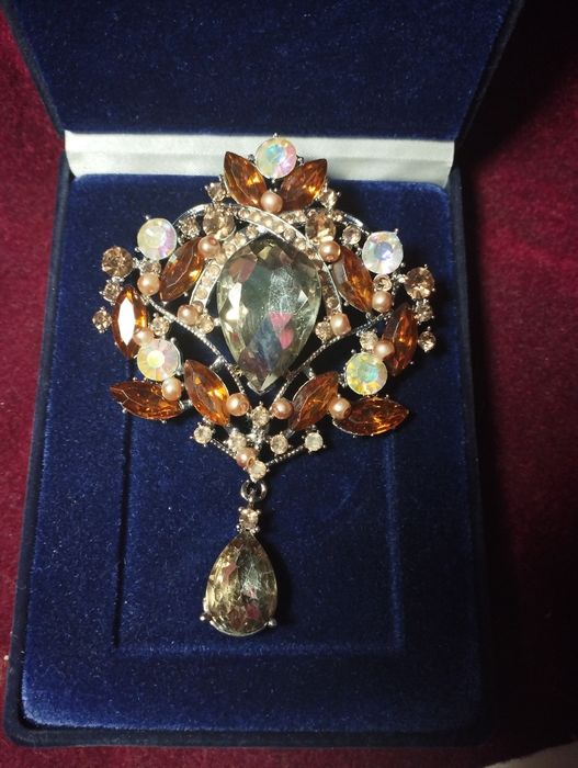 Дворцовая брошка "Анжелика"- символ Успеха, США