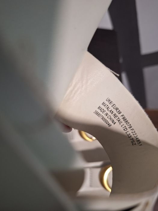 Білі шльопки  стан ідеальний