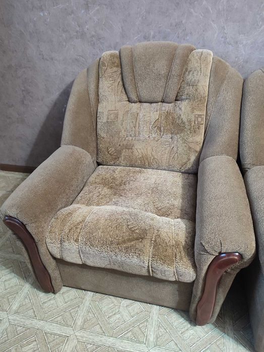 Диван з двома кріслами