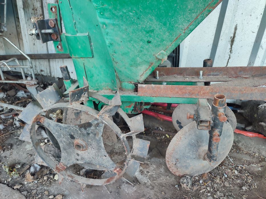 Картоплесажалка до мотоблока