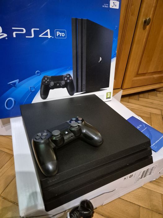 Konsola PS4 Pro.
