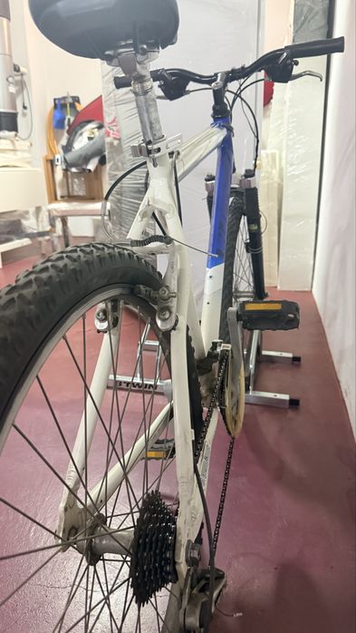 Bicicleta BTWIN azul e branca