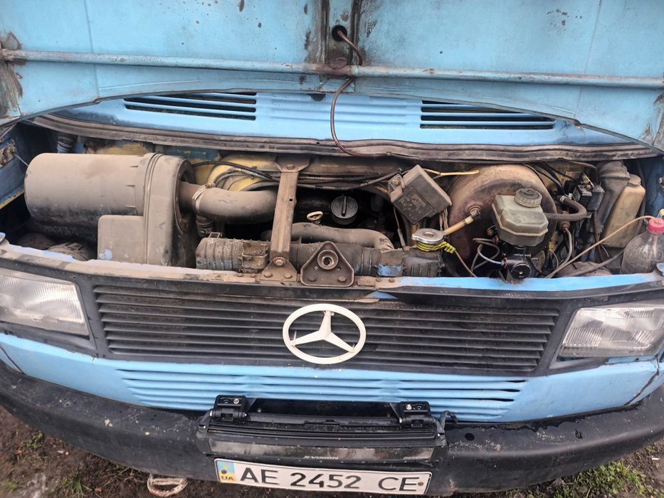 Продам Mersedes benz 207d 2.4L