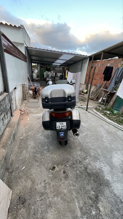 Vendo mota honda Deauville 650cc ano 2000 35 km