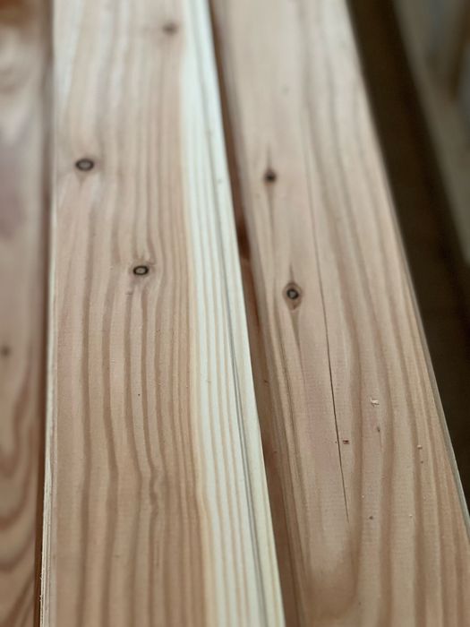 Підлогова дошка, може бути терасна дошка з модрини