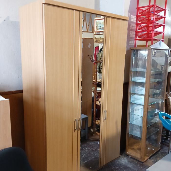 Szafa 3- drzwiowa z lustrem z Niemiec