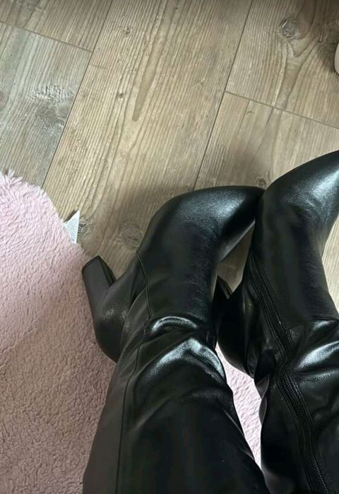 Botas de salto até o joelho