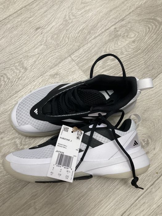 Кросовки         adidas