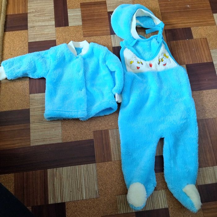 Продам детские теплые костюмы