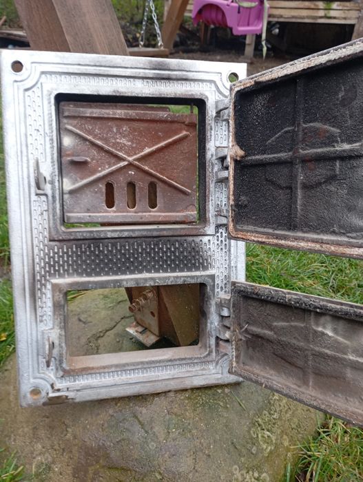 Drzwiczki żeliwne do pieca kaflowego