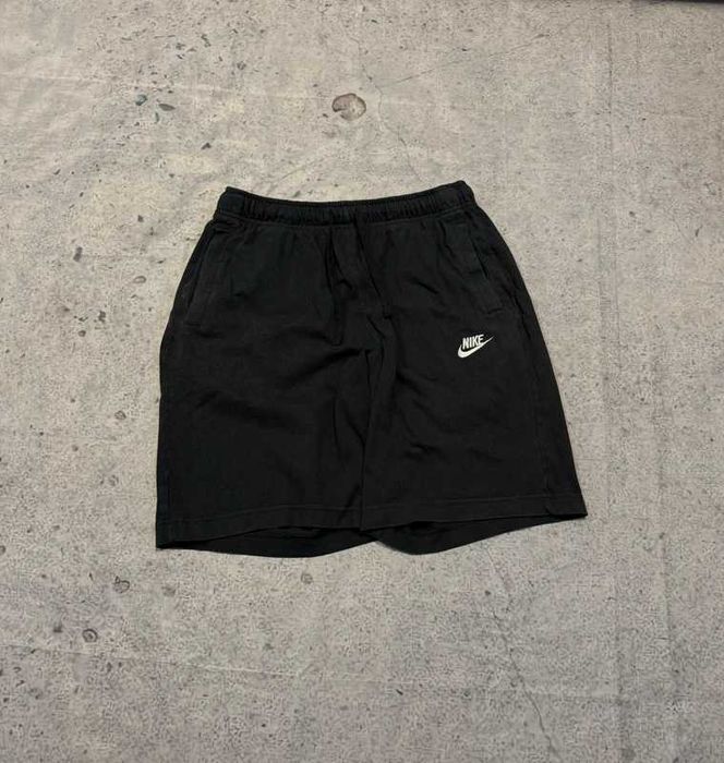 Czarne basic spodenki z małym logo Nike bawełniane S