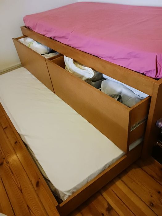 Cama com gaveta de arrumação e 2a cama