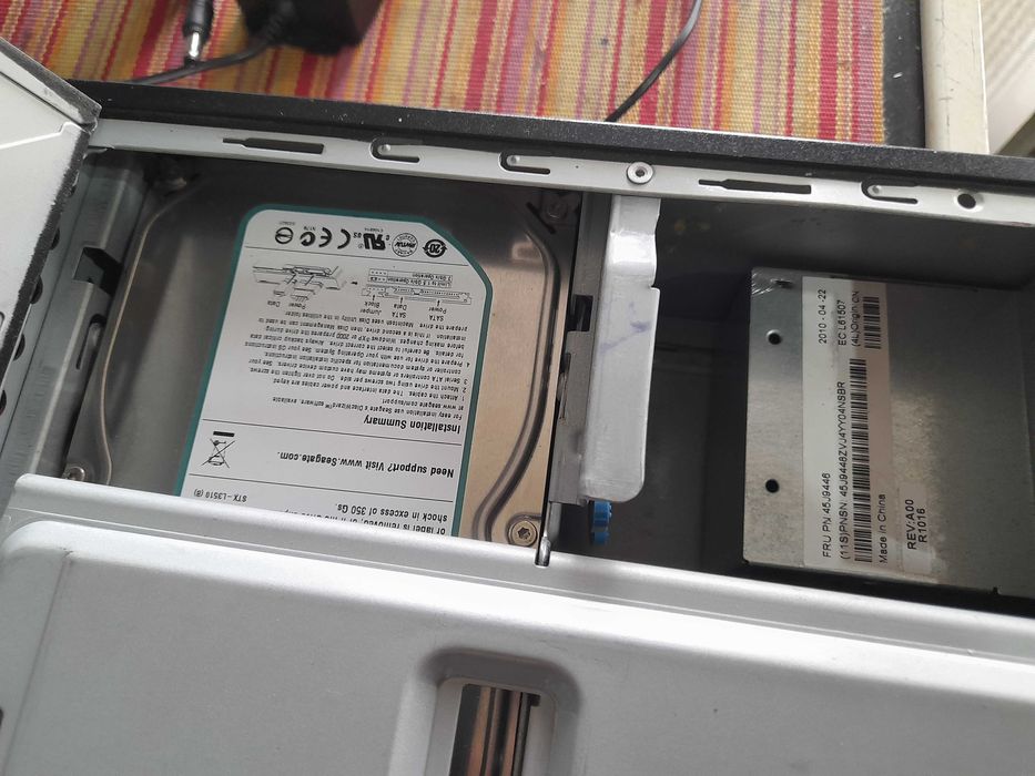 cpu de secretaria asus  com w 10pro 3 gigas de ram funciona muito bem.