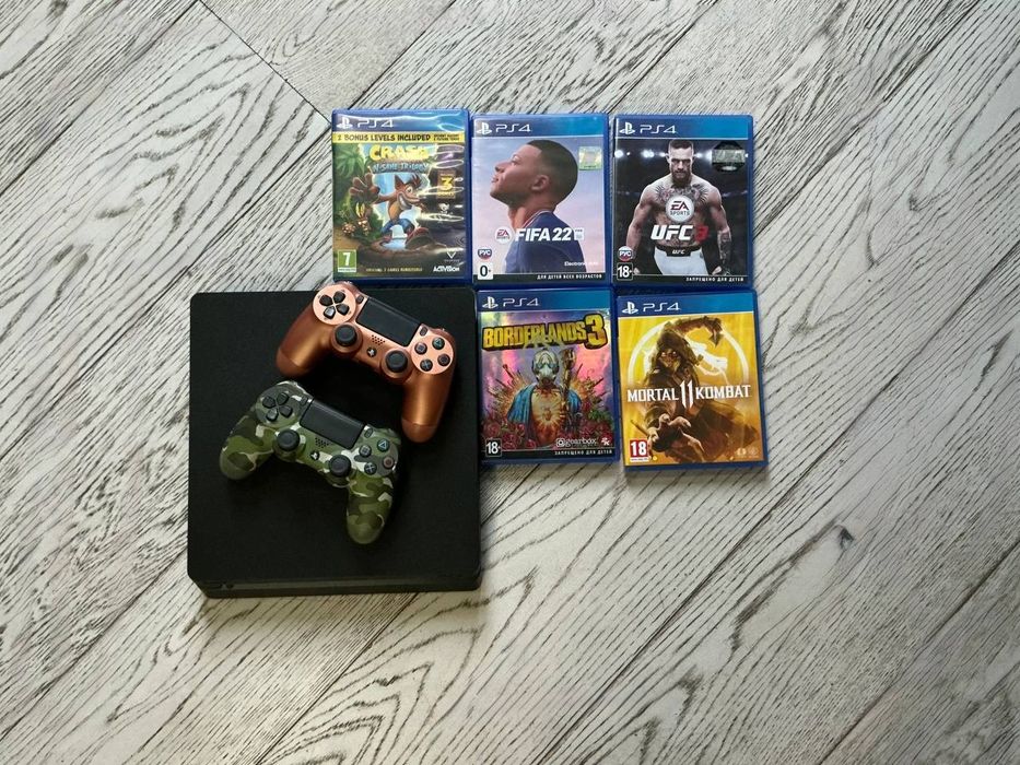 PS4 + 2 джойстики + 5 ігор