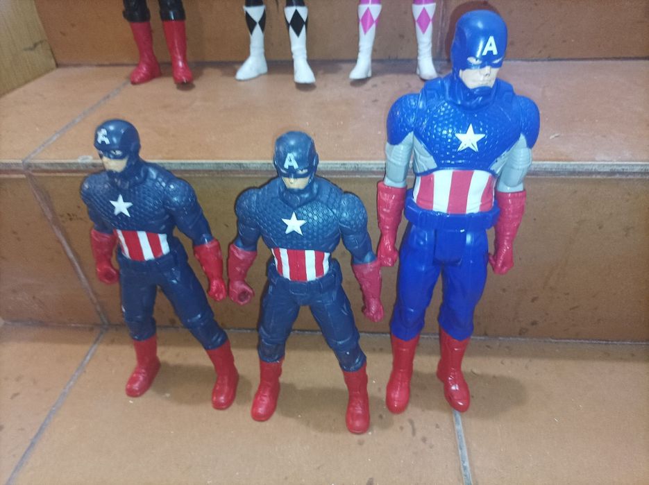 14 figurek vintsge superbohaterów Marvel od Hasbro ok 30 cm
