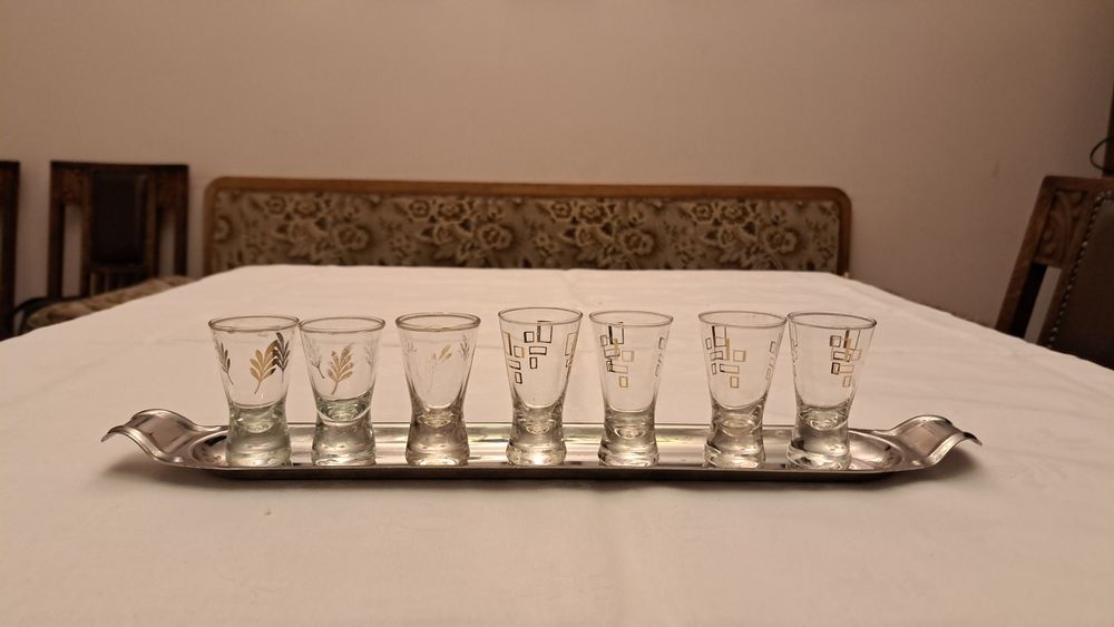 7 kieliszków do wódki z podstawką metalową, PRL  PRL