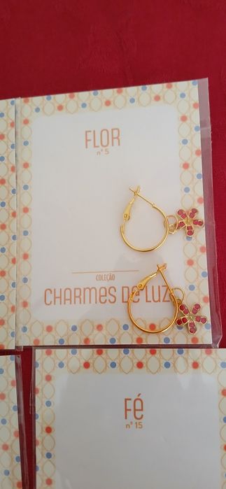 Medalhas Charmes de Luz, embaladas