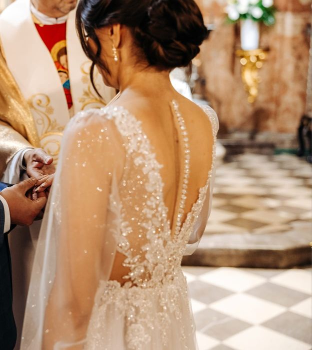 Suknia ślubna z kryształkami Swarovski