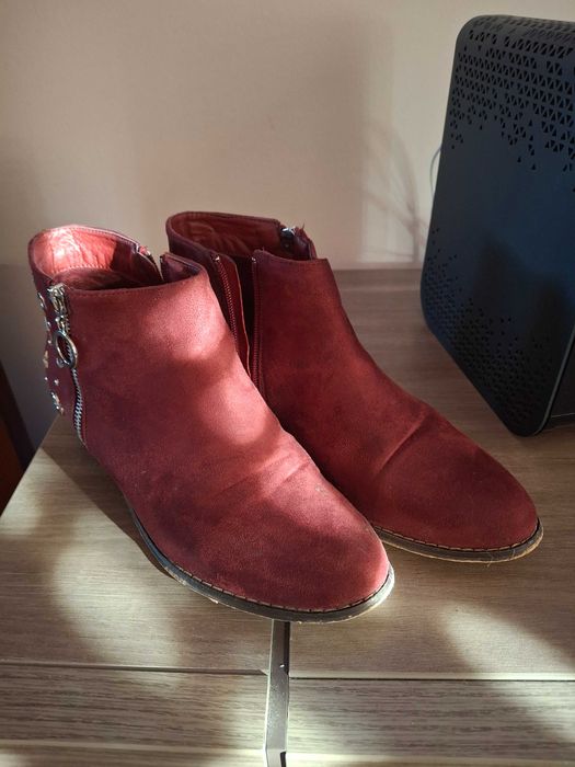 Botas  bordo com brilhantes