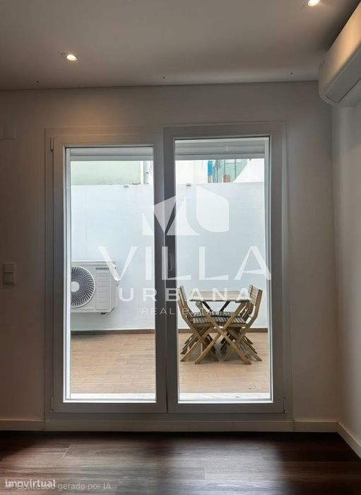 Apartamento T2 c/ Espaço Exterior localizado no Centro de Almada