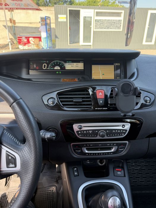 RENAULT  scenic  BASSE.