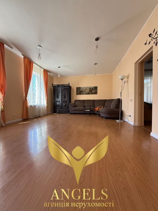 Приватний будинок в центрі: 4 спальні/3 санвузли + робоче крило, гараж