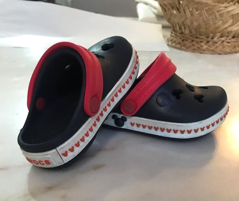 Sandálias Crocs do Mickey