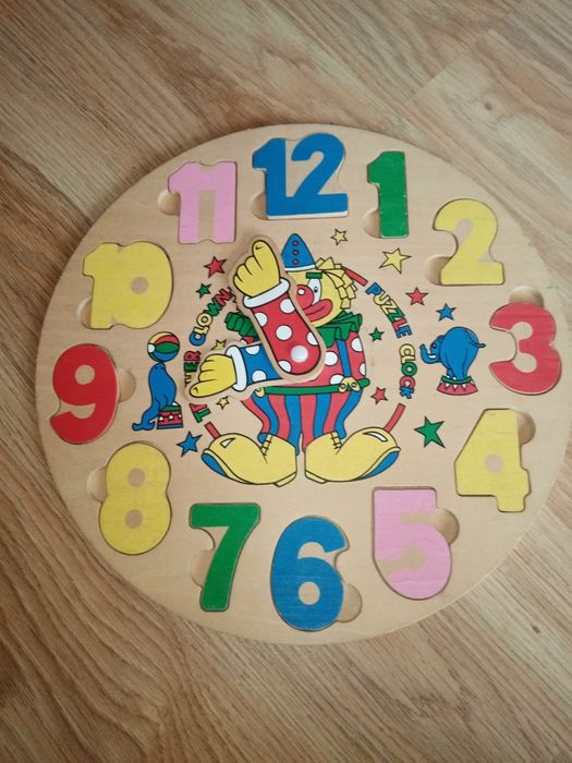 Relógio de madeira para começar aprender as horas