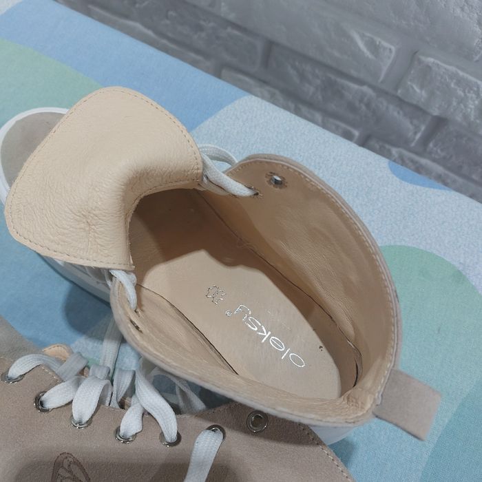 Trampki sneakersy  skóra naturalna  Oleksy roz 39 jak nowe