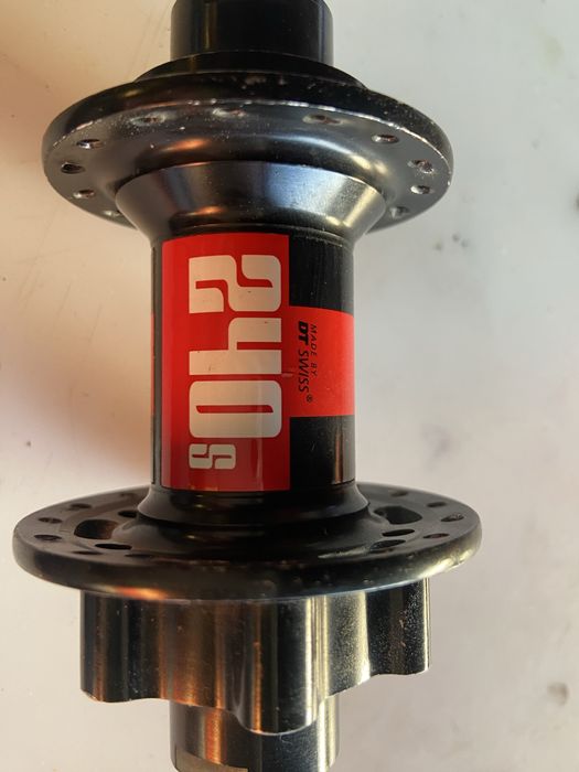 Cubo dtsuiss 240 / 15x100 (DH)