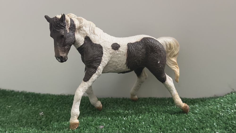 zestaw konikow schleich