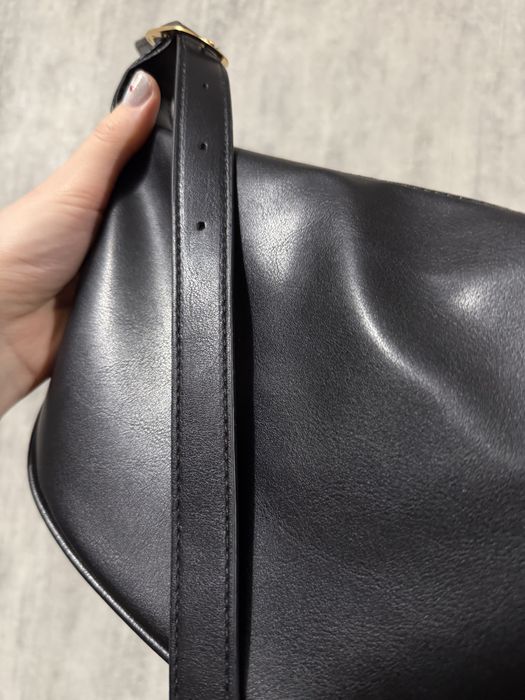 Чорна сумка класична