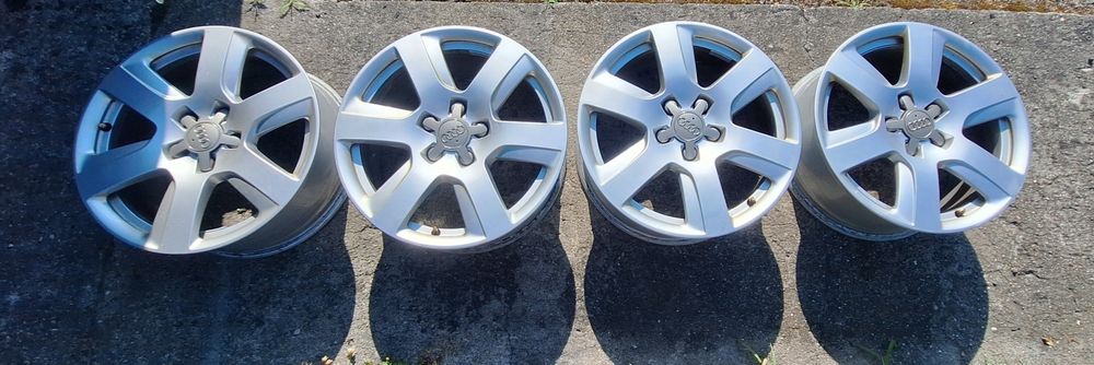 Felgi aluminiowe Audi 17"   4G0601025L komplet dekielki sruby ET37