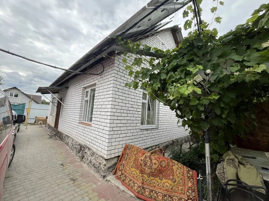 Продам два дома  на участке