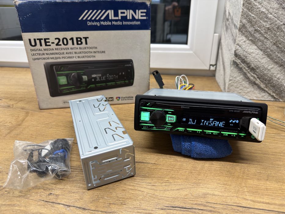 Radio samochodowe Alpine ute-201bt